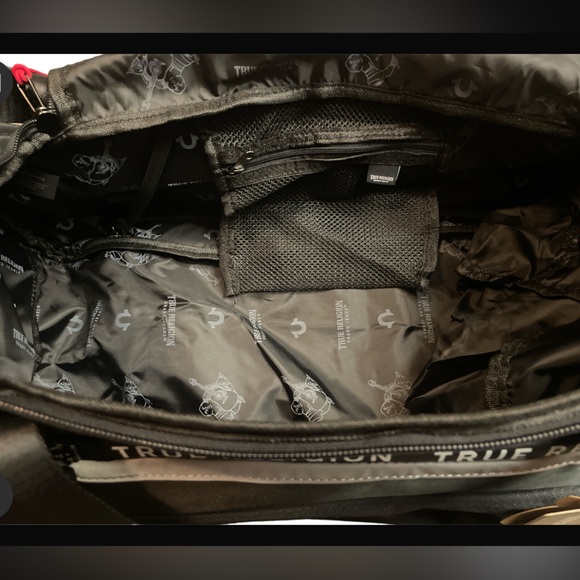 True Religion Tulo Duffle Bag / Gym Bag - Picture 2 of 3